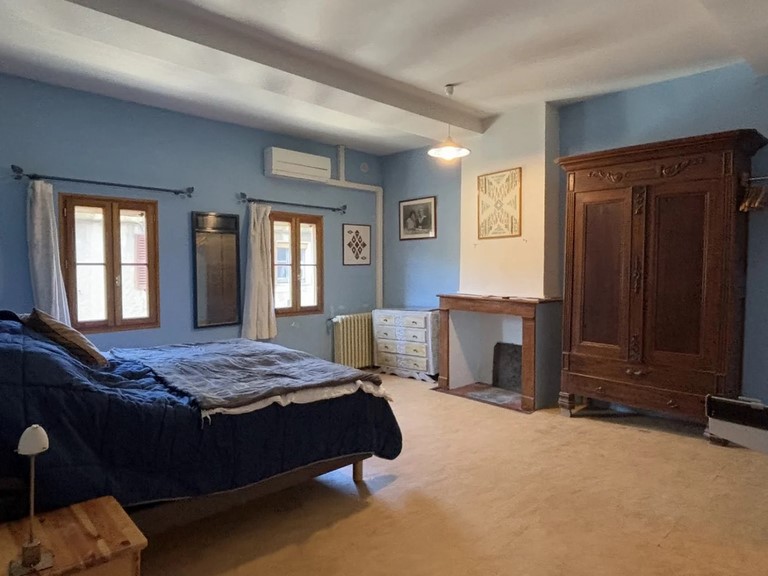 master bedroom (level 3) master bedroom (level 3)